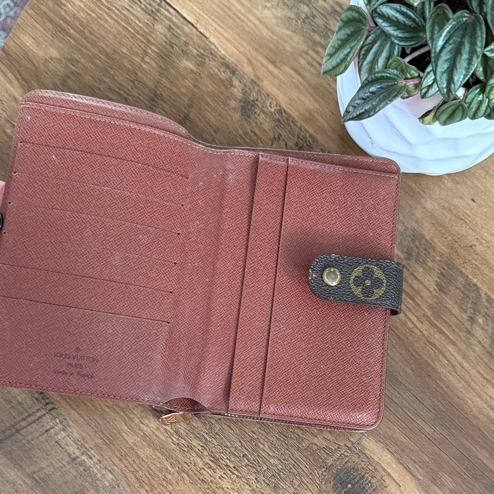 vintage Louis Vuitton Monogram Compact Zippé Wallet - Picture 4 of 16